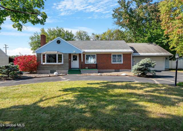 Property at 7 Mullen Dr, Schenectady, NY 12306, 2 beds, 1.5 baths