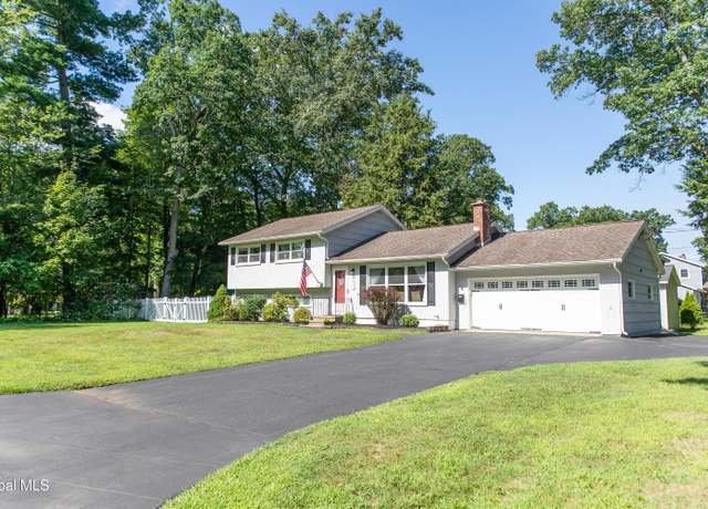 Property at 28 Sandalwood Ln, Glenville, NY 12302, 4 beds, 1.5 baths