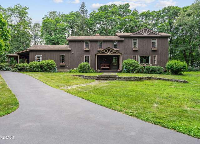 Property at 135 Willow St, Guilderland, NY 12084, 4 beds, 3 baths