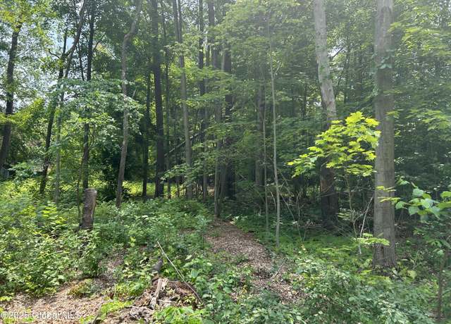 Property at 22 Arnold Rd, Malta, NY 12020
