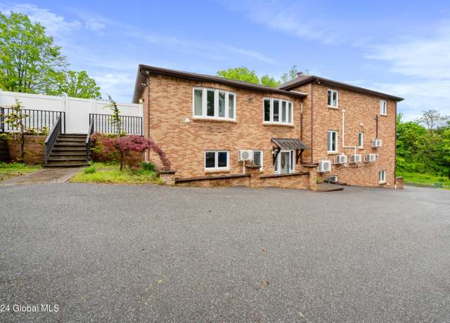 Property at 5 Wawayanda Pl, Middletown, NY 10940, 12 beds, 11 baths
