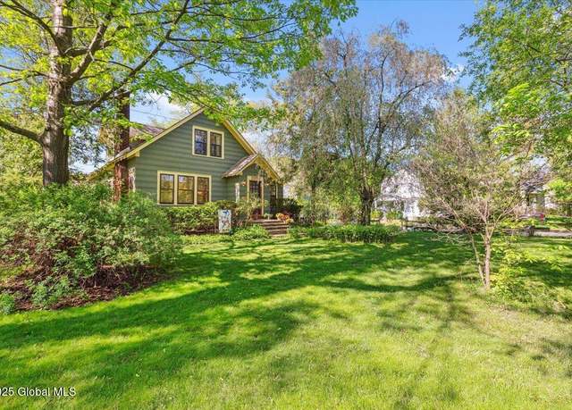 Property at 2000 Grand Blvd, Niskayuna, NY 12309, 3 beds, 2 baths
