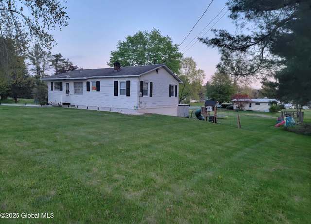 Property at 34 Hakes Rd, Troy, NY 12180, 3 beds, 1.5 baths