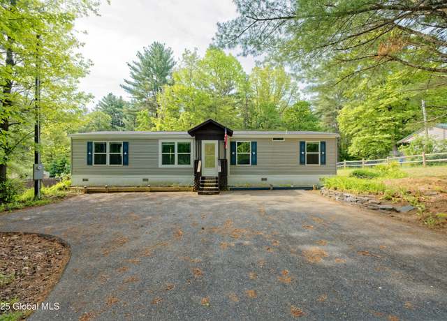 Property at 38 Warren Ln, Queensbury, NY 12804, 3 beds, 2 baths