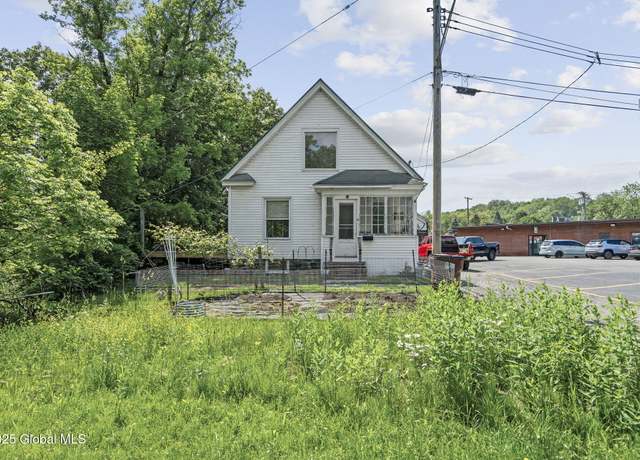 Property at 4 River St St, Gloversville, NY 12078, 1 bed, 1 bath