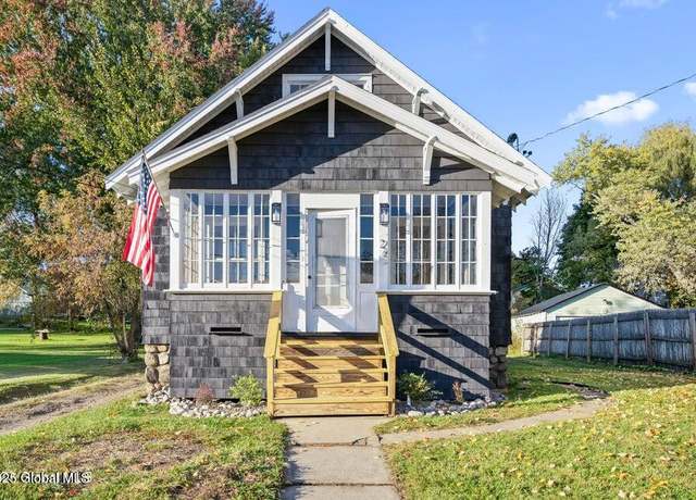 Property at 26 2nd Ave, Mayfield, NY 12117, 3 beds, 1 bath