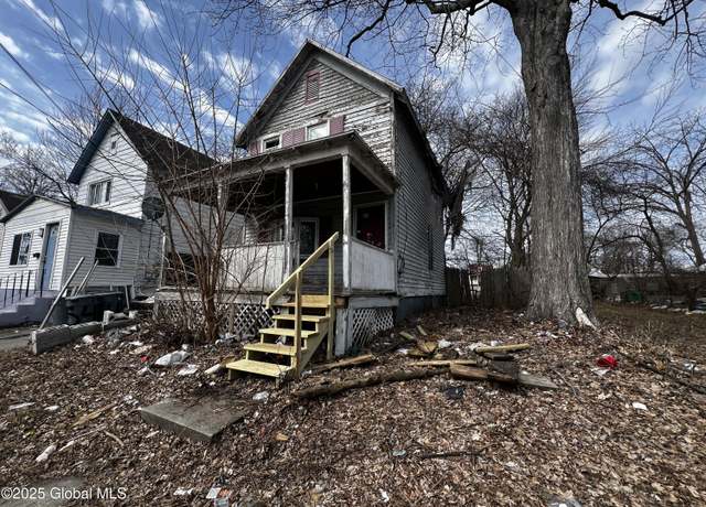 Property at 538 Schenectady St, Schenectady, NY 12307, 2 beds, 1.5 baths