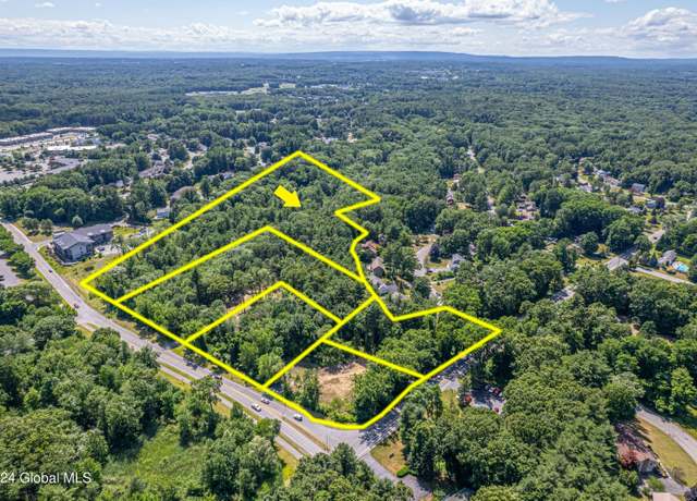 Property at 5 Ipa Ln, Clifton Park, NY 12065
