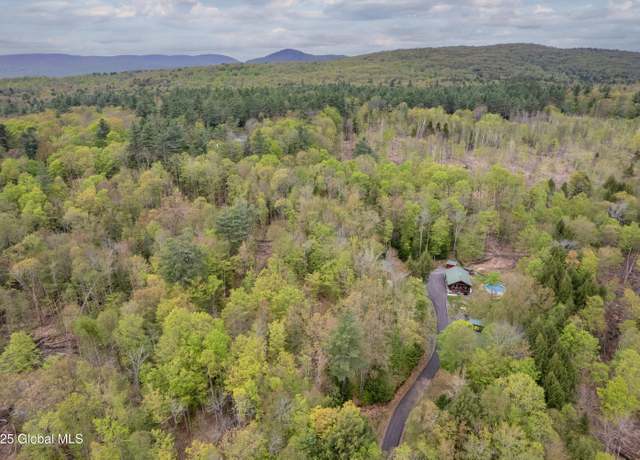 Property at 465 Barlow Rd, Gloversville, NY 12078, 2 beds, 1 bath