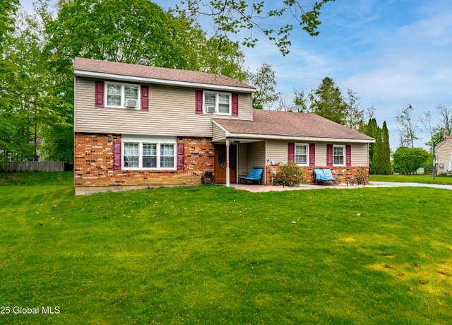 Property at 32 Cedarwood Dr, Ballston Lake, NY 12019, 3 beds, 2.5 baths
