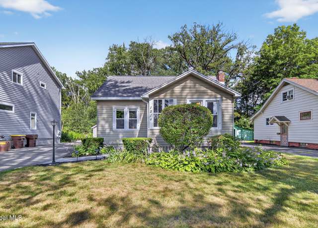 Property at 1214 S Country Club Dr, Niskayuna, NY 12309, 3 beds, 1.5 baths
