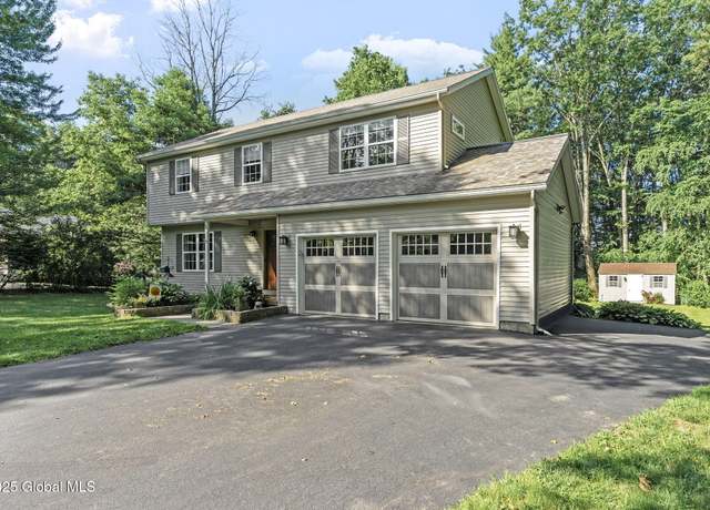 Property at 3 Pineridge Ct, Greenfield, NY 12833, 4 beds, 2.5 baths