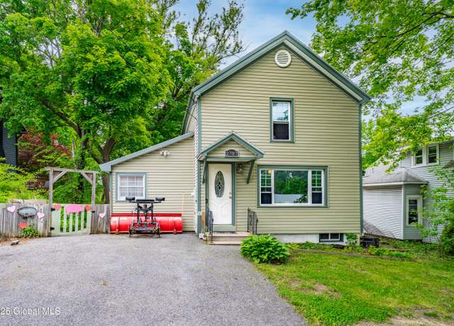 Property at 2707 New Scotland Rd, Voorheesville, NY 12186, 3 beds, 1.5 baths