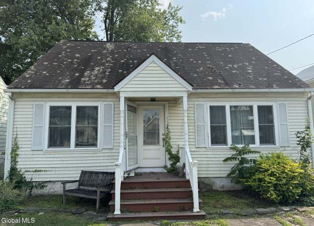 Property at 7 Charles St, Greenport, NY 12534, 3 beds, 1 bath