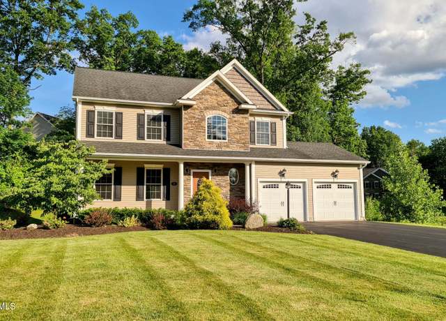 Property at 17 Stone Crest Dr, Mechanicville, NY 12118, 4 beds, 2.5 baths