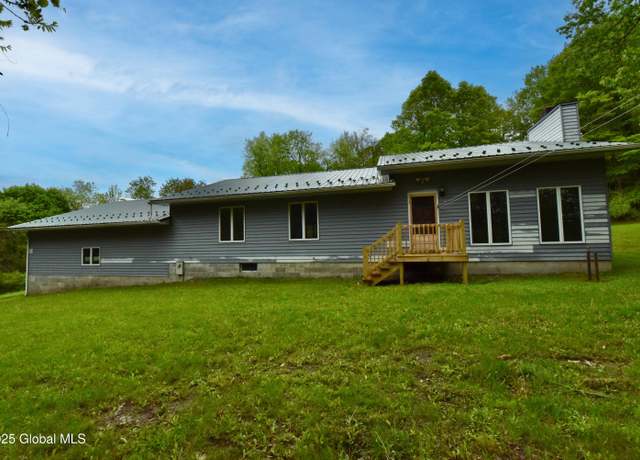 Property at 442 State Highway 349, Mayfield, NY 12078, 3 beds, 1 bath