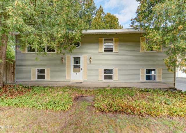 Property at 5 Deerleap Pl, Saratoga Springs, NY 12866, 5 beds, 1.5 baths