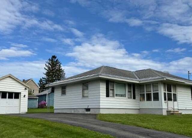 Property at 11 Oakwood Ave, Johnstown, NY 12095, 3 beds, 1.5 baths