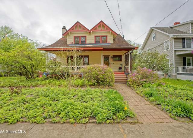 Property at 24 Ray St, Niskayuna, NY 12309, 3 beds, 1.5 baths