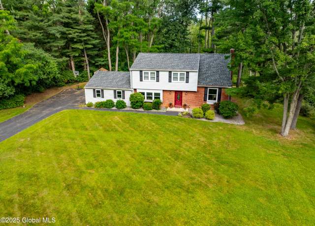 Property at 973 Avon Crest Blvd, Schenectady, NY 12309, 4 beds, 2.5 baths