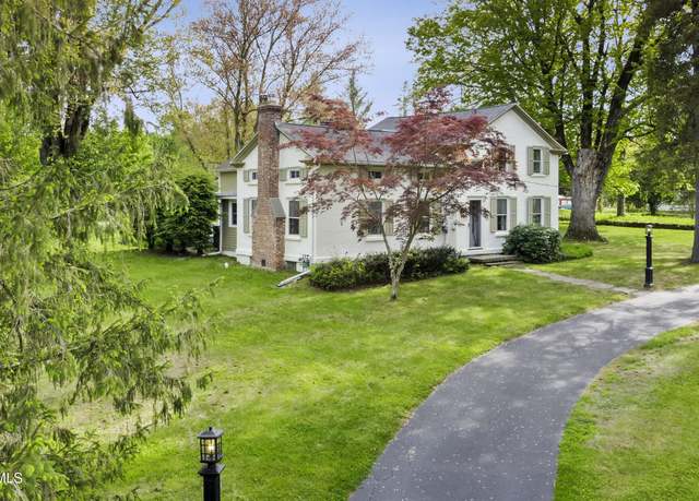 Property at 808 Feura Bush Rd, Delmar, NY 12054, 4 beds, 3.5 baths