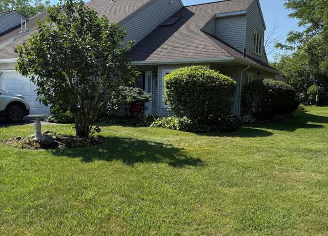 Property at 28 Carrie Ct, Niskayuna, NY 12309, 3 beds, 2.5 baths