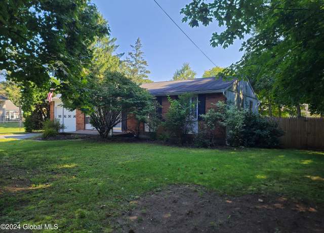 Property at 21 Foxhall Dr, Saratoga Springs, NY 12866, 4 beds, 1.5 baths