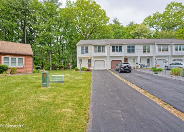 Property at 69 Brenden Ct, Clifton Park, NY 12065, 3 beds, 1.5 baths