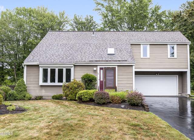 Property at 19 Longmeadow Dr, Delmar, NY 12054, 3 beds, 1.5 baths