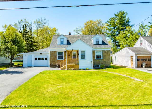 Property at 2081 Chepstow Rd, Schenectady, NY 12303, 3 beds, 2 baths