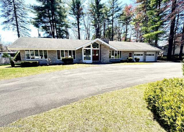 Property at 84 Okara Dr, Schenectady, NY 12303, 3 beds, 2 baths