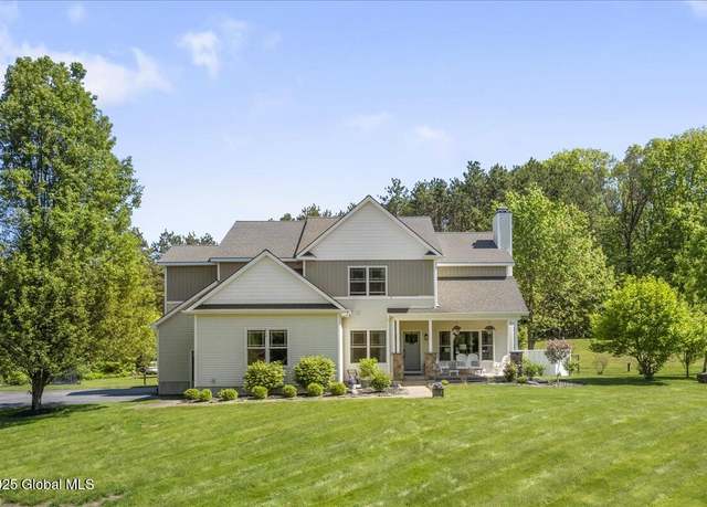 Property at 8 Garnet Mine Ct, Gansevoort, NY 12831, 4 beds, 4.5 baths