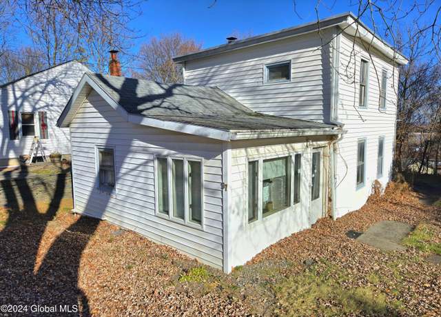 Property at 37 Pleasant St, Voorheesville, NY 12186, 2 beds, 1 bath