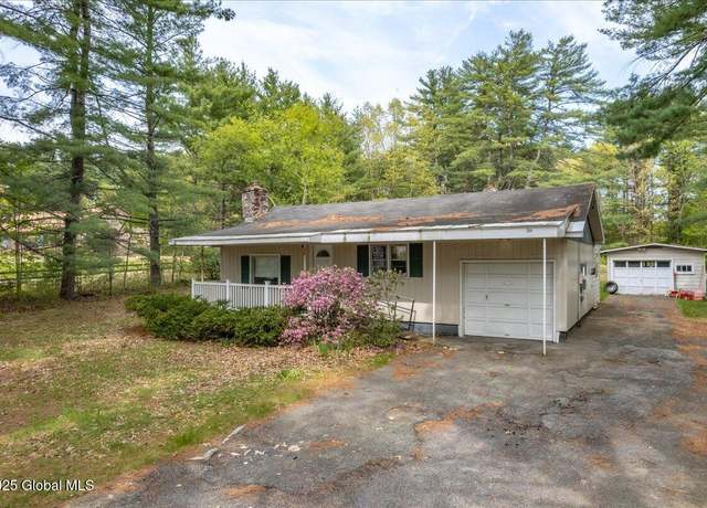 Property at 204 Greenfield Ave, Ballston Spa, NY 12020, 2 beds, 1 bath