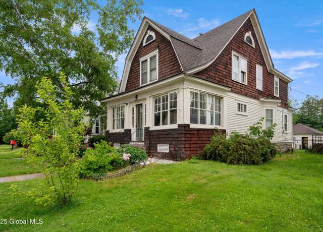 Property at 1318 Glenwood Blvd, Schenectady, NY 12308, 3 beds, 1.5 baths