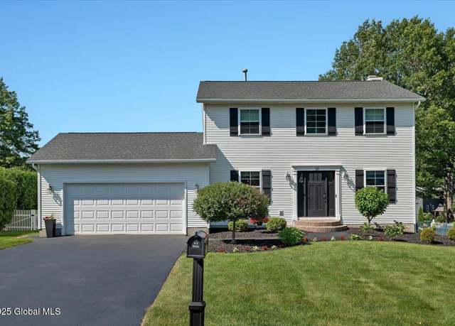 Property at 139 Country Walk Rd, Schenectady, NY 12306, 3 beds, 2.5 baths