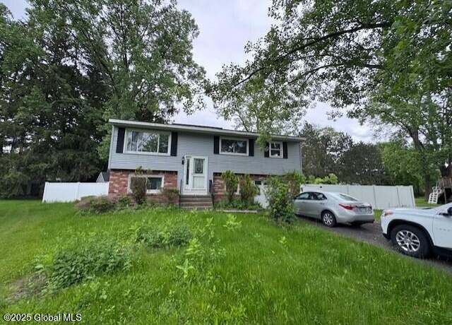 Property at 7 Felicia Ct, Colonie, NY 12205, 3 beds, 2 baths