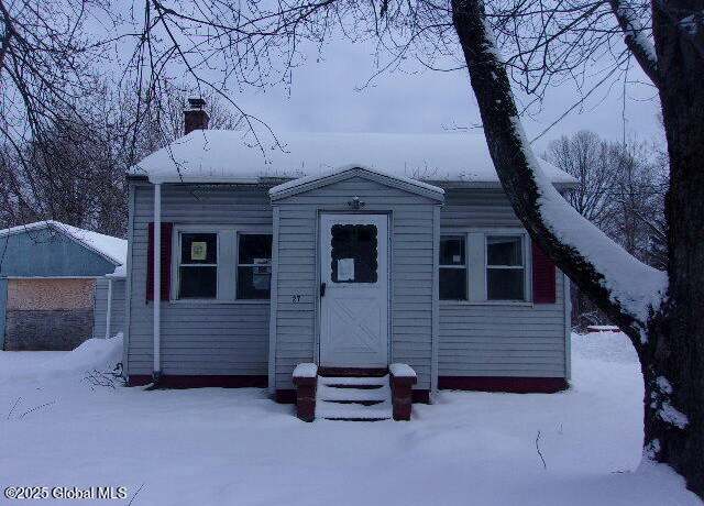 Property at 27 Cheltingham Ave, Schenectady, NY 12306, 2 beds, 1 bath