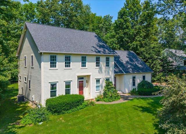 Property at 10 Sweetbriar Dr, Gansevoort, NY 12831, 5 beds, 3.5 baths
