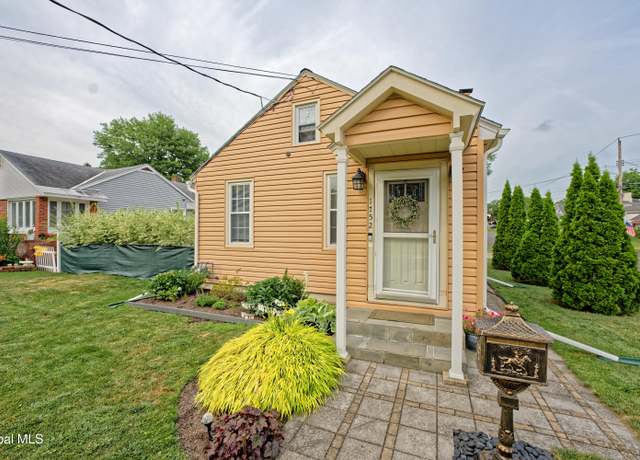 Property at 1752 Van Cortland St, Schenectady, NY 12303, 3 beds, 1 bath