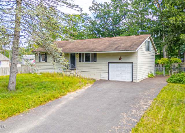 Property at 3 Karista Spring Dr, Saratoga Springs, NY 12866, 3 beds, 0.5 baths