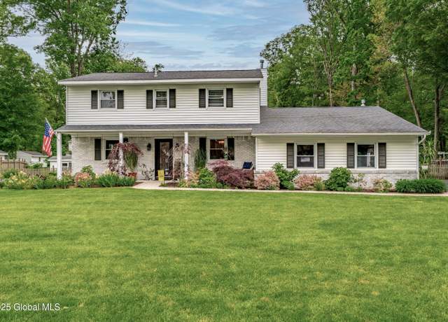 Property at 26 Heritage Ln, Clifton Park, NY 12065, 4 beds, 2.5 baths