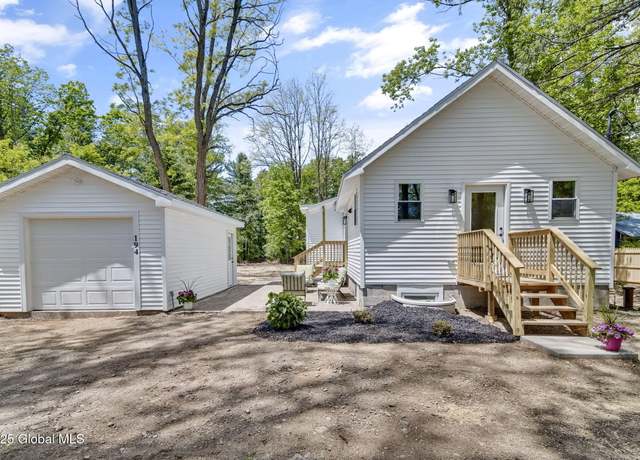 Property at 194 Viele Rd, Glenville, NY 12302, 3 beds, 2 baths