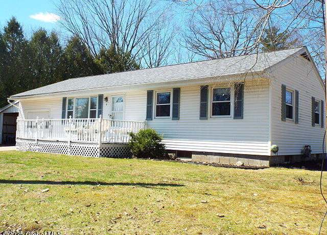 Property at 6 Hilltop Ave, Gloversville, NY 12078, 3 beds, 1 bath