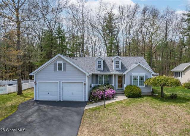 Property at 4 Meadow Run, Clifton Park, NY 12065, 3 beds, 2 baths