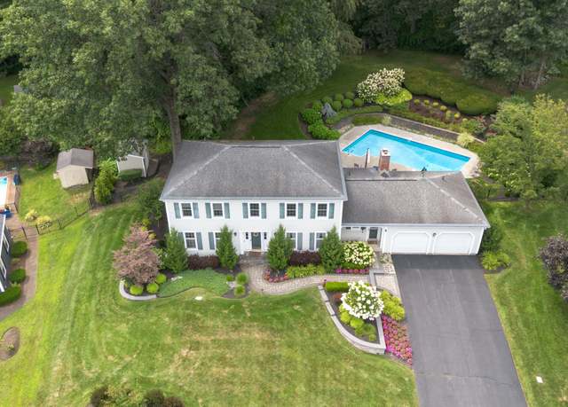 Property at 17 Greyledge Dr, Albany, NY 12211, 4 beds, 2.5 baths