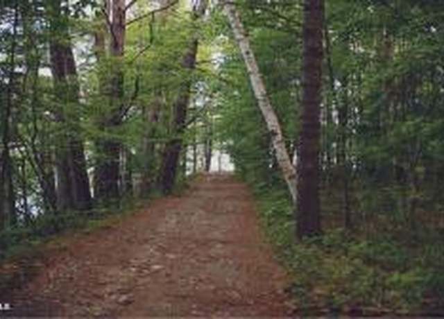 Property at 6 Garlyn Dr, Averill Park, NY 12123