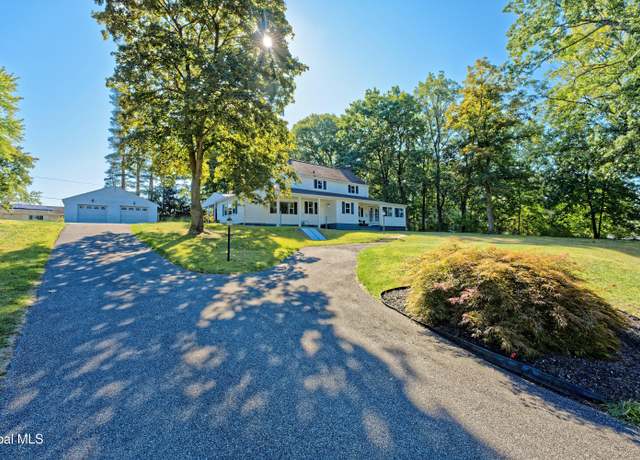 Property at 630 St Davids Ln, Niskayuna, NY 12309, 5 beds, 2.5 baths