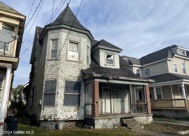 Property at 27 Robinson St, Schenectady, NY 12304, 4 beds, 1 bath