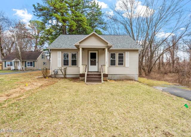 Property at 94 Broderick St, Colonie, NY 12205, 4 beds, 2.5 baths